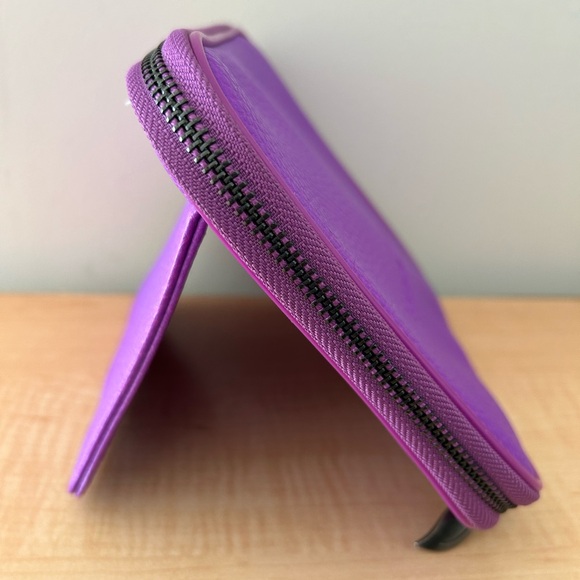 Young Living Essential Oil Travel Case Purple - Picture 5 of 7